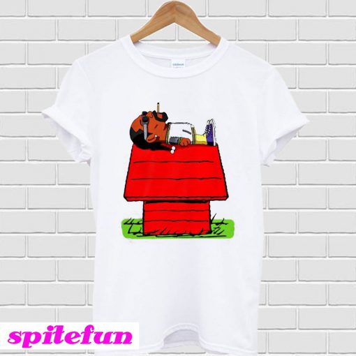 Snoop Dogg lying on Snoopy house T-Shirt